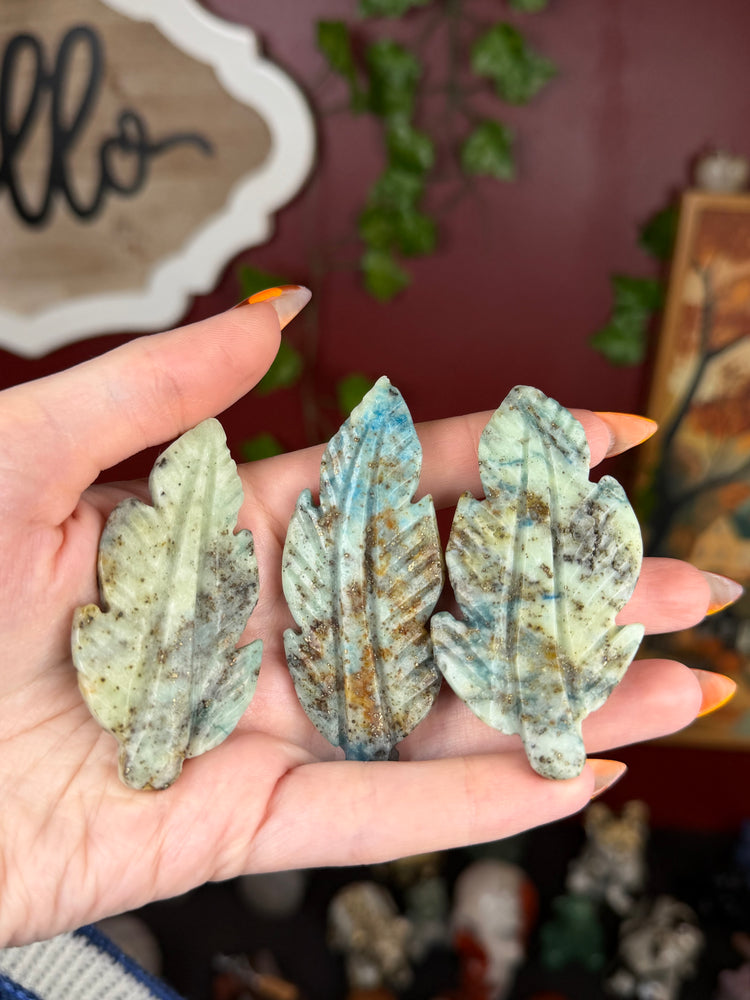 Hackmanite Leaf