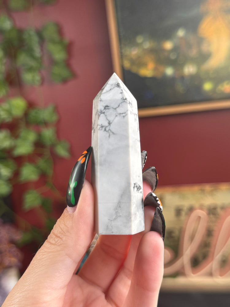 Howlite Point